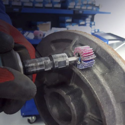 Norton BDX 15x15x3mm SK(E) P80 лепестковый круг на шпинделе-1